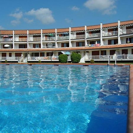 Residence Selenis Bilocale Vista Piscina - Agenzia Cocal Caorle Extérieur photo
