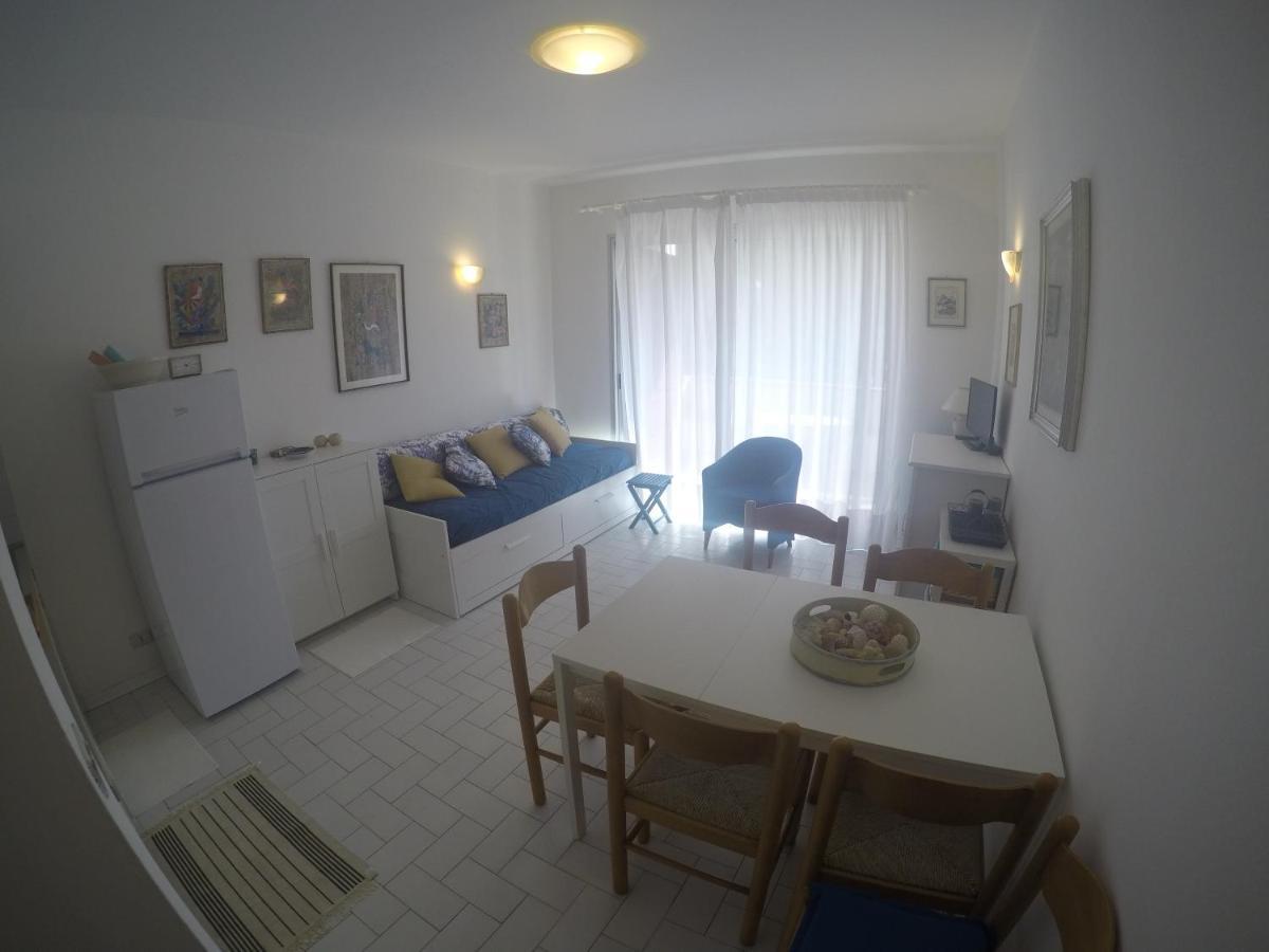 Residence Selenis Bilocale Vista Piscina - Agenzia Cocal Caorle Extérieur photo